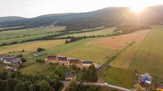 Resort v krajině pod horami
